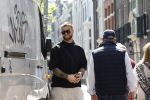 Amsterdam 13 mei 2023
Donny Roelvink met zijn nieuwe vriendin in het centrum van Amsterdam.