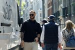 Amsterdam 13 mei 2023
Donny Roelvink met zijn nieuwe vriendin in het centrum van Amsterdam.
