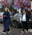 Amsterdam 5 mei 2023
Frank Evenblij met zijn vriendin aan het winkelen in Amsterdam zuid