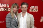 Amsterdam 24 april 2023
Premiere Zomer in Frankrijk in het ketelhuis met in de hoofdrollen oa Jasmine Sendar , Jan Kooijman , Fockeline Ouwerkerk Tjebbo Gerritsma en Marc de Cloe .
Frederik Brom met partner Nienke Romer