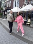 Amsterdam 15 mei 2023
Glennis Grace met haar nieuwe vriend Boyd in Amsterdam zuid.
Foto's met Iphone 14 Max Pro