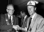 Eindhoven, 26 Mei 1988
PSV Europees Kampioen Seizoen 1987-1988
Vliegveld-Gemeentehuis
Burgemeester Jos v Kemenade en Hans v Breukelen