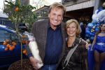 Noorden  30 april 2023
Gerard Joling viert zijn 63e verjaardag.
Henny Huisman en zijn vrouw Lia . Ze hebben een kaars met een foto van de moeder van Gerard erop laten maken