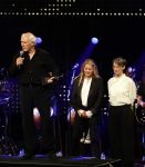 Amsterdam 22 mei 2023
Uitreiking Buma awards in Tuschinski Amsterdam.
Herman v Veen ontving uit handen van zijn dochters Babette v Veen en Anne v Veen de  lifetime Achievemnet award voor zijn hele carriere .