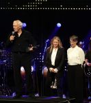 Amsterdam 22 mei 2023
Uitreiking Buma awards in Tuschinski Amsterdam.
Herman v Veen ontving uit handen van zijn dochters Babette v Veen en Anne v Veen de  lifetime Achievemnet award voor zijn hele carriere .