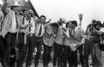 Eindhoven, 26 Mei 1988
PSV Europees Kampioen Seizoen 1987-1988
Vliegveld-Gemeentehuis
Jacques v d Ven-Ivan Nielsen-Berry v Aerle-Wim Kieft-Edward Linskens-Gerald Vanenburg-Hans Gilhaus-Patrick Lodewijks-Eric Gerets-Hans v Tilburg
