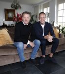 Den Bosch 24 april 2023
John de Bever en partner Kees de Bever kondigen extra concert aan en Caroline v d Plas als gast tijdens hun show in Ahoy. Ze ontvangen de pers in hun nieuwe huis / appartement.