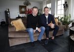 Den Bosch 24 april 2023
John de Bever en partner Kees de Bever kondigen extra concert aan en Caroline v d Plas als gast tijdens hun show in Ahoy. Ze ontvangen de pers in hun nieuwe huis / appartement.