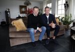 Den Bosch 24 april 2023
John de Bever en partner Kees de Bever kondigen extra concert aan en Caroline v d Plas als gast tijdens hun show in Ahoy. Ze ontvangen de pers in hun nieuwe huis / appartement.