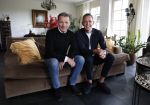 Den Bosch 24 april 2023
John de Bever en partner Kees de Bever kondigen extra concert aan en Caroline v d Plas als gast tijdens hun show in Ahoy. Ze ontvangen de pers in hun nieuwe huis / appartement.