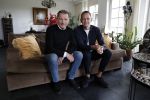 Den Bosch 24 april 2023
John de Bever en partner Kees de Bever kondigen extra concert aan en Caroline v d Plas als gast tijdens hun show in Ahoy. Ze ontvangen de pers in hun nieuwe huis / appartement.
