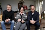 Den Bosch 24 april 2023
John de Bever en partner Kees de Bever kondigen extra concert aan en Caroline v d Plas als gast tijdens hun show in Ahoy. Ze ontvangen de pers in hun nieuwe huis / appartement.
