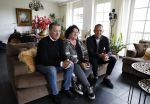 Den Bosch 24 april 2023
John de Bever en partner Kees de Bever kondigen extra concert aan en Caroline v d Plas als gast tijdens hun show in Ahoy. Ze ontvangen de pers in hun nieuwe huis / appartement.