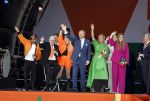 Rotterdam 27 april 2023
Koningsdag 2023 in Rotterdam met aanwezig Koning Willem Alexander, KoninginMaxima ,Prinses Amalia, Prinses Ariane ,Prins Constantijn ,Prinses Laurentien ,Prins Maurits ,Prinses Marilene ,Prins Bernhard ,Prinses Annette ,Prins Floris ,Prinses Aimee ,Prins Pieter Christiaan, en Prinses Anita .
Burgemeester Aboutaleb is de gastheer. Optreden van Lee Towers Davina Michelle en Ronnie Flex.