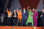 Rotterdam 27 april 2023
Koningsdag 2023 in Rotterdam met aanwezig Koning Willem Alexander, KoninginMaxima ,Prinses Amalia, Prinses Ariane ,Prins Constantijn ,Prinses Laurentien ,Prins Maurits ,Prinses Marilene ,Prins Bernhard ,Prinses Annette ,Prins Floris ,Prinses Aimee ,Prins Pieter Christiaan, en Prinses Anita .
Burgemeester Aboutaleb is de gastheer. Optreden van Lee Towers Davina Michelle en Ronnie Flex.