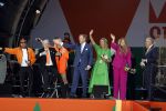 Rotterdam 27 april 2023
Koningsdag 2023 in Rotterdam met aanwezig Koning Willem Alexander, KoninginMaxima ,Prinses Amalia, Prinses Ariane ,Prins Constantijn ,Prinses Laurentien ,Prins Maurits ,Prinses Marilene ,Prins Bernhard ,Prinses Annette ,Prins Floris ,Prinses Aimee ,Prins Pieter Christiaan, en Prinses Anita .
Burgemeester Aboutaleb is de gastheer. Optreden van Lee Towers Davina Michelle en Ronnie Flex.