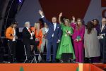 Rotterdam 27 april 2023
Koningsdag 2023 in Rotterdam met aanwezig Koning Willem Alexander, KoninginMaxima ,Prinses Amalia, Prinses Ariane ,Prins Constantijn ,Prinses Laurentien ,Prins Maurits ,Prinses Marilene ,Prins Bernhard ,Prinses Annette ,Prins Floris ,Prinses Aimee ,Prins Pieter Christiaan, en Prinses Anita .
Burgemeester Aboutaleb is de gastheer. Optreden van Lee Towers Davina Michelle en Ronnie Flex.