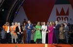 Rotterdam 27 april 2023
Koningsdag 2023 in Rotterdam met aanwezig Koning Willem Alexander, KoninginMaxima ,Prinses Amalia, Prinses Ariane ,Prins Constantijn ,Prinses Laurentien ,Prins Maurits ,Prinses Marilene ,Prins Bernhard ,Prinses Annette ,Prins Floris ,Prinses Aimee ,Prins Pieter Christiaan, en Prinses Anita .
Burgemeester Aboutaleb is de gastheer. Optreden van Lee Towers Davina Michelle en Ronnie Flex.