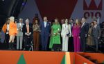 Rotterdam 27 april 2023
Koningsdag 2023 in Rotterdam met aanwezig Koning Willem Alexander, KoninginMaxima ,Prinses Amalia, Prinses Ariane ,Prins Constantijn ,Prinses Laurentien ,Prins Maurits ,Prinses Marilene ,Prins Bernhard ,Prinses Annette ,Prins Floris ,Prinses Aimee ,Prins Pieter Christiaan, en Prinses Anita .
Burgemeester Aboutaleb is de gastheer. Optreden van Lee Towers Davina Michelle en Ronnie Flex.