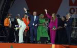 Rotterdam 27 april 2023
Koningsdag 2023 in Rotterdam met aanwezig Koning Willem Alexander, KoninginMaxima ,Prinses Amalia, Prinses Ariane ,Prins Constantijn ,Prinses Laurentien ,Prins Maurits ,Prinses Marilene ,Prins Bernhard ,Prinses Annette ,Prins Floris ,Prinses Aimee ,Prins Pieter Christiaan, en Prinses Anita .
Burgemeester Aboutaleb is de gastheer. Optreden van Lee Towers Davina Michelle en Ronnie Flex.