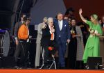 Rotterdam 27 april 2023
Koningsdag 2023 in Rotterdam met aanwezig Koning Willem Alexander, KoninginMaxima ,Prinses Amalia, Prinses Ariane ,Prins Constantijn ,Prinses Laurentien ,Prins Maurits ,Prinses Marilene ,Prins Bernhard ,Prinses Annette ,Prins Floris ,Prinses Aimee ,Prins Pieter Christiaan, en Prinses Anita .
Burgemeester Aboutaleb is de gastheer. Optreden van Lee Towers Davina Michelle en Ronnie Flex.