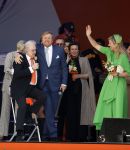 Rotterdam 27 april 2023
Koningsdag 2023 in Rotterdam met aanwezig Koning Willem Alexander, KoninginMaxima ,Prinses Amalia, Prinses Ariane ,Prins Constantijn ,Prinses Laurentien ,Prins Maurits ,Prinses Marilene ,Prins Bernhard ,Prinses Annette ,Prins Floris ,Prinses Aimee ,Prins Pieter Christiaan, en Prinses Anita .
Burgemeester Aboutaleb is de gastheer. Optreden van Lee Towers Davina Michelle en Ronnie Flex.