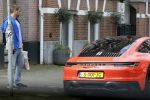 Amsterdam 12 mei 2023
Manuel Broekman fotografeert een porsche 911.