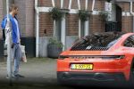 Amsterdam 12 mei 2023
Manuel Broekman fotografeert een porsche 911.