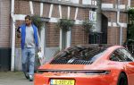 Amsterdam 12 mei 2023
Manuel Broekman fotografeert een porsche 911.