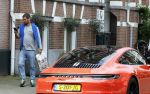 Amsterdam 12 mei 2023
Manuel Broekman fotografeert een porsche 911.