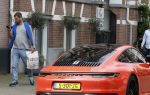 Amsterdam 12 mei 2023
Manuel Broekman fotografeert een porsche 911.