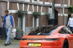 Amsterdam 12 mei 2023
Manuel Broekman fotografeert een porsche 911.