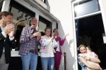 Noordwijk 17 mei 2023
Opening pension Code Rose van Martien Meiland en Erica Meiland . Ook Montana Maxime en Leroy Molkenboer zijn aanwezig Dochter Claire doet de openingshandeling.