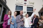 Noordwijk 17 mei 2023
Opening pension Code Rose van Martien Meiland en Erica Meiland . Ook Montana Maxime en Leroy Molkenboer zijn aanwezig Dochter Claire doet de openingshandeling.