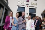 Noordwijk 17 mei 2023
Opening pension Code Rose van Martien Meiland en Erica Meiland . Ook Montana Maxime en Leroy Molkenboer zijn aanwezig Dochter Claire doet de openingshandeling.
