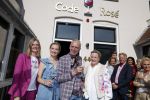Noordwijk 17 mei 2023
Opening pension Code Rose van Martien Meiland en Erica Meiland . Ook Montana Maxime en Leroy Molkenboer zijn aanwezig Dochter Claire doet de openingshandeling.