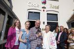 Noordwijk 17 mei 2023
Opening pension Code Rose van Martien Meiland en Erica Meiland . Ook Montana Maxime en Leroy Molkenboer zijn aanwezig Dochter Claire doet de openingshandeling.