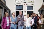 Noordwijk 17 mei 2023
Opening pension Code Rose van Martien Meiland en Erica Meiland . Ook Montana Maxime en Leroy Molkenboer zijn aanwezig Dochter Claire doet de openingshandeling.