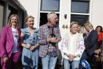 Noordwijk 17 mei 2023
Opening pension Code Rose van Martien Meiland en Erica Meiland . Ook Montana Maxime en Leroy Molkenboer zijn aanwezig Dochter Claire doet de openingshandeling.