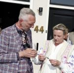 Noordwijk 17 mei 2023
Opening pension Code Rose van Martien Meiland en Erica Meiland . Ook Montana Maxime en Leroy Molkenboer zijn aanwezig Dochter Claire doet de openingshandeling.