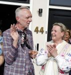 Noordwijk 17 mei 2023
Opening pension Code Rose van Martien Meiland en Erica Meiland . Ook Montana Maxime en Leroy Molkenboer zijn aanwezig Dochter Claire doet de openingshandeling.