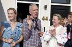 Noordwijk 17 mei 2023
Opening pension Code Rose van Martien Meiland en Erica Meiland . Ook Montana Maxime en Leroy Molkenboer zijn aanwezig Dochter Claire doet de openingshandeling.