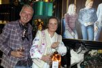 Noordwijk 17 mei 2023
Opening pension Code Rose van Martien Meiland en Erica Meiland . Ook Montana Maxime en Leroy Molkenboer zijn aanwezig Dochter Claire doet de openingshandeling.
