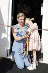 Noordwijk 17 mei 2023
Opening pension Code Rose van Martien Meiland en Erica Meiland . Ook Montana Maxime en Leroy Molkenboer zijn aanwezig Dochter Claire doet de openingshandeling.
Maxime Meiland en dochter Claire