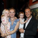 Noordwijk 17 mei 2023
Opening pension Code Rose van Martien Meiland en Erica Meiland . Ook Montana Maxime en Leroy Molkenboer zijn aanwezig Dochter Claire doet de openingshandeling.