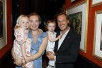 Noordwijk 17 mei 2023
Opening pension Code Rose van Martien Meiland en Erica Meiland . Ook Montana Maxime en Leroy Molkenboer zijn aanwezig Dochter Claire doet de openingshandeling.