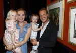 Noordwijk 17 mei 2023
Opening pension Code Rose van Martien Meiland en Erica Meiland . Ook Montana Maxime en Leroy Molkenboer zijn aanwezig Dochter Claire doet de openingshandeling.