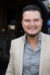 Noorden  30 april 2023
Gerard Joling viert zijn 63e verjaardag.
Mike Peterson met vriendin