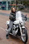 Amstelveen 30 april 2023
Nurlaila bij de musical lunch in schouwburg Amstelveen. Ze kwam mop haar Harley Davidson motor