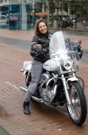 Amstelveen 30 april 2023
Nurlaila bij de musical lunch in schouwburg Amstelveen. Ze kwam mop haar Harley Davidson motor
